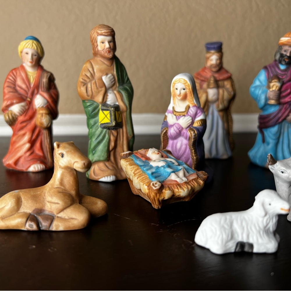 Vintage Christmas Child Creche, 10 piece, Ceramic, 1990’s Decor, Holiday Decor - Picture 2 of 7